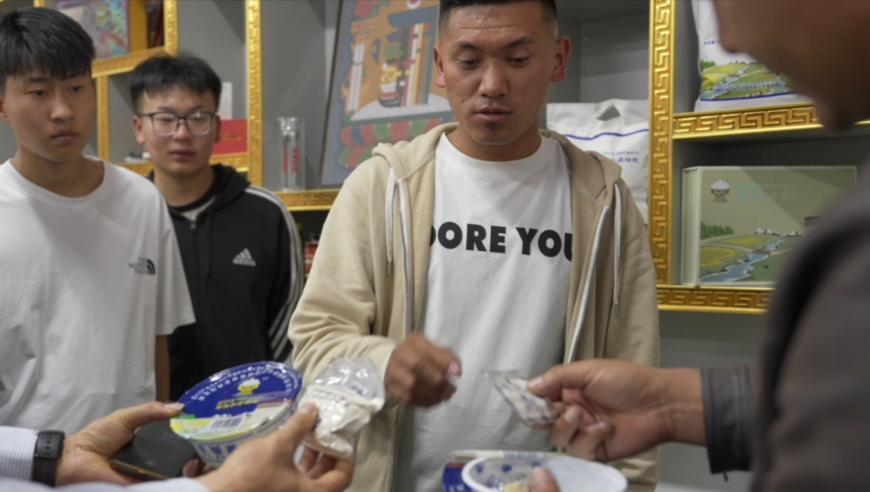 普法之余来场变装秀,澳门天天彩资料正版免费最新版,收益成语分析落实_静态版V8.12